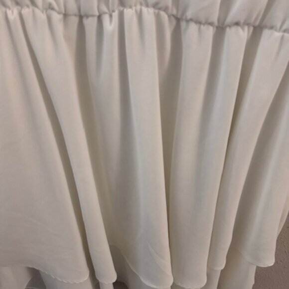 Vestido Blanco con Escote en V y Falda en Capas (Elegant white dress) - Picture 4 of 7